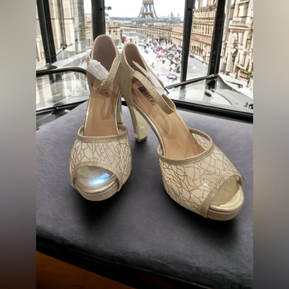 IDIFU -  Gold 3 inch heels with gold trim size 10 US